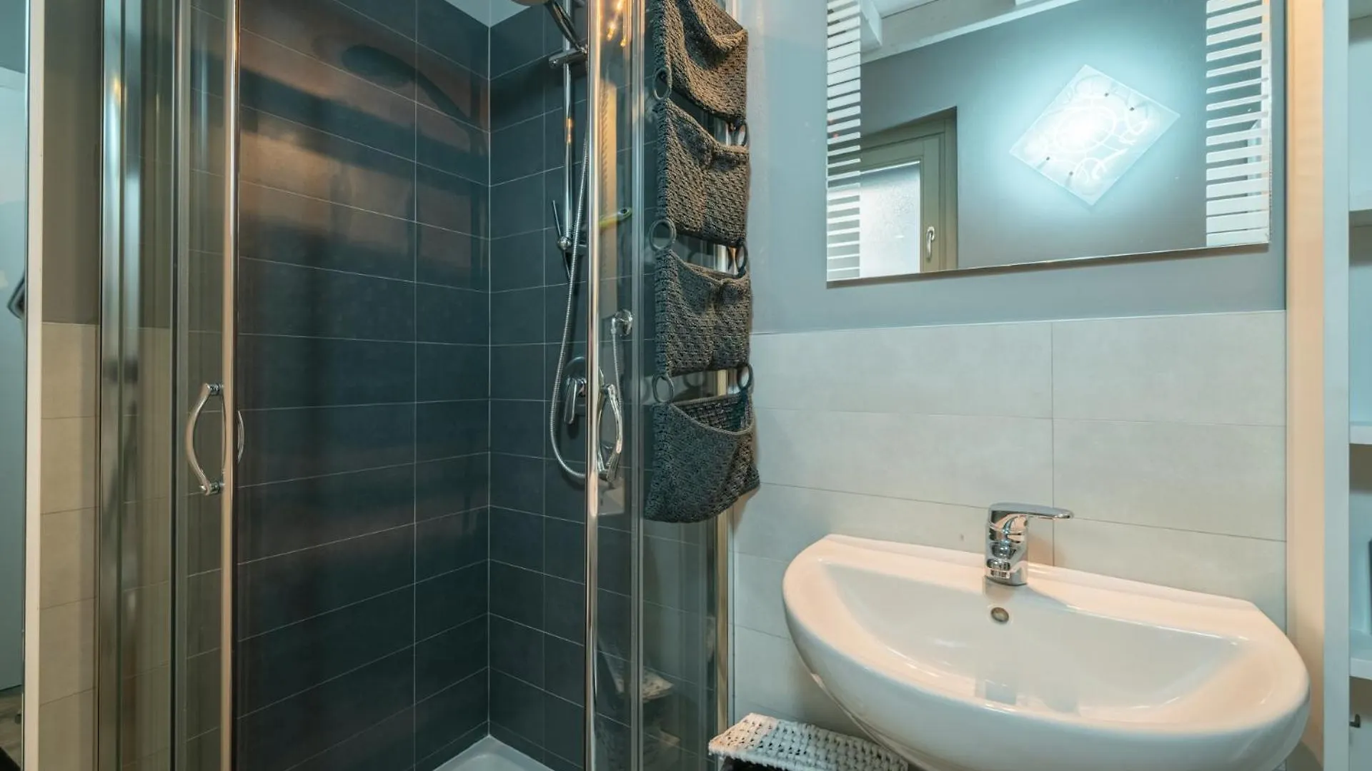 Panorama Apartment Parzanica 0*,