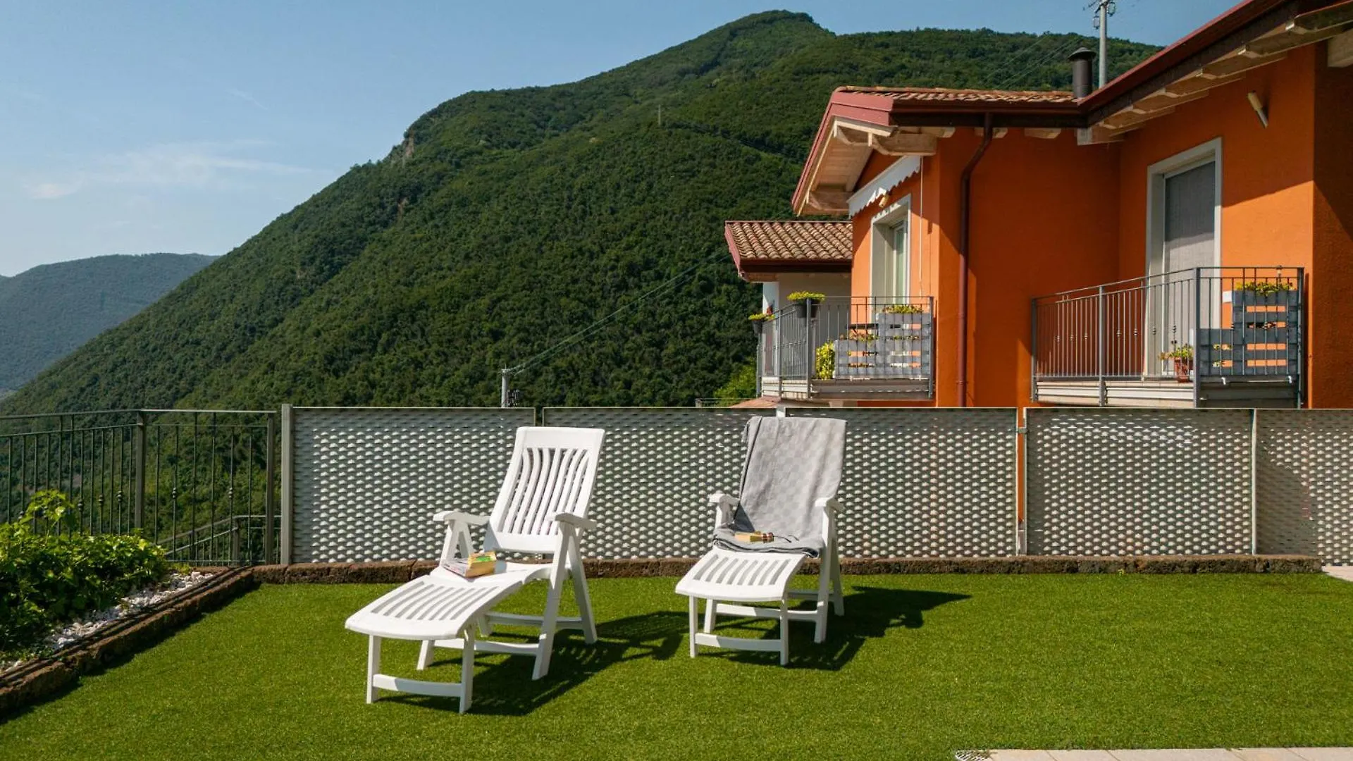Panorama Apartment Parzanica 0*,  Italy